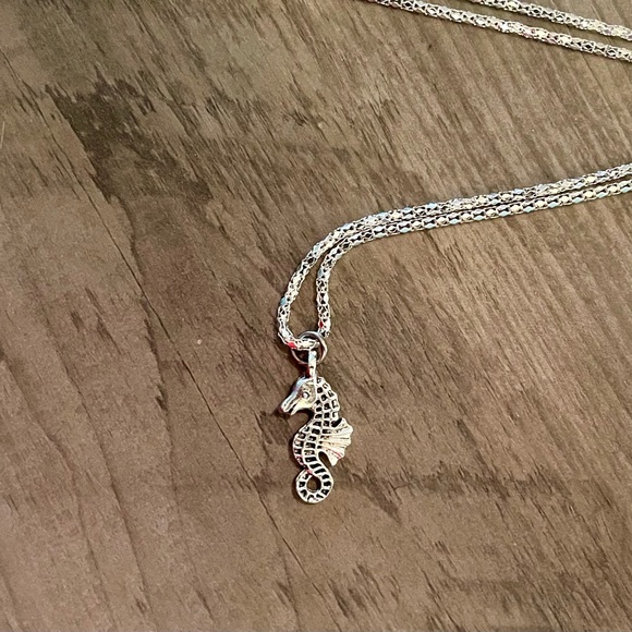 Silver Seahorse Pendant .925 Sterling Silver Necklace - Picture 4 of 5